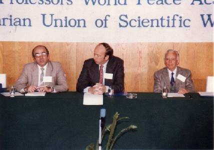 Nansen Behar, Thomas Cromwell and Kenneth Mellanby at a conference table, Varna 1988