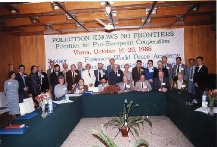 Group photograph of the participants in the Varna conference, 1988